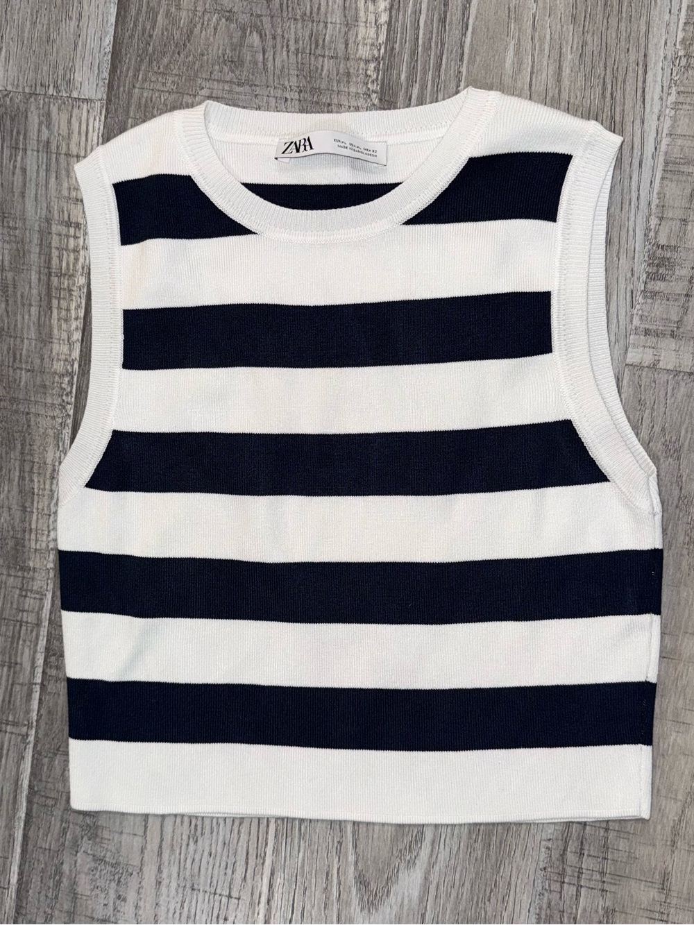 Zara Navy and White Striped Sleeveless Tank Size - XL fits like a Large